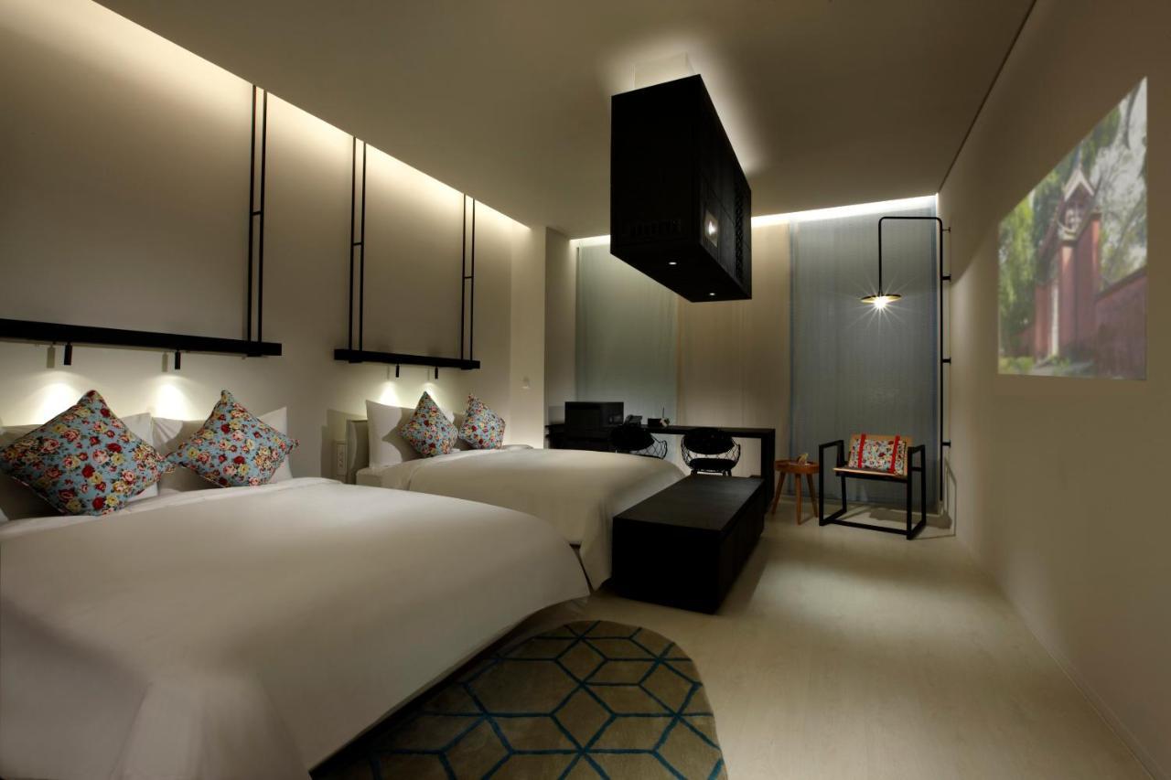 The Place Tainan Luaran gambar